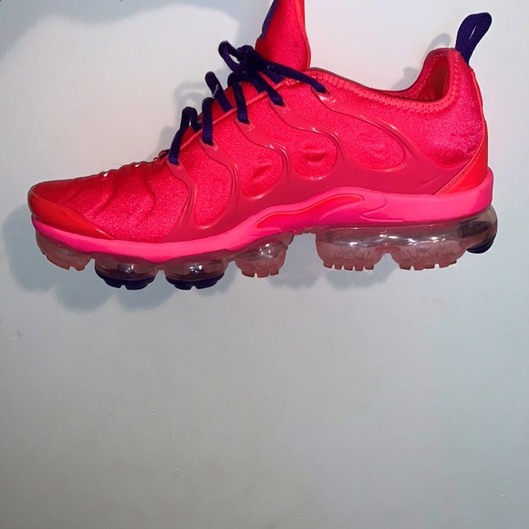 hyper punch pink vapormax